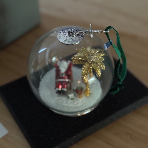 Michael Aram Island Santa Snow Globe Ornament - NIB - Picture 4 of 12